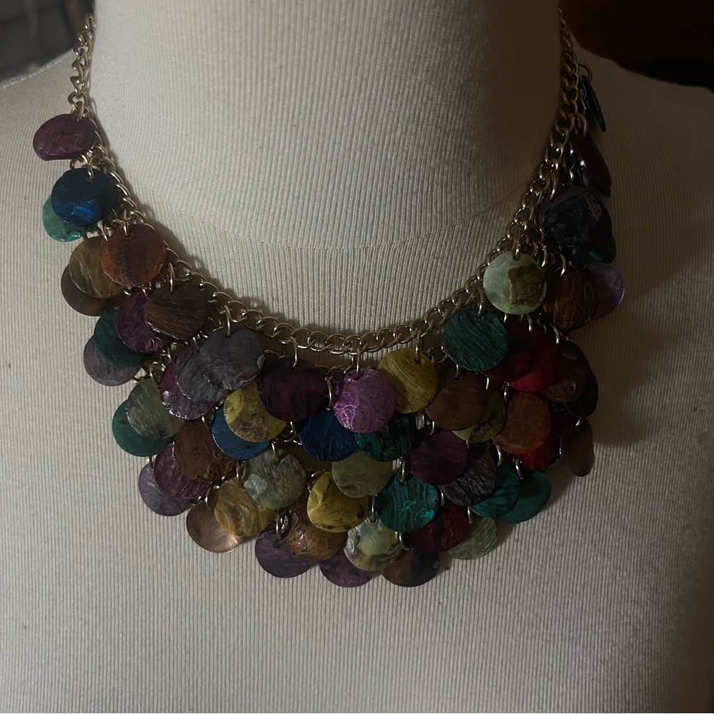 Beautiful necklace. - Picture 2 of 2